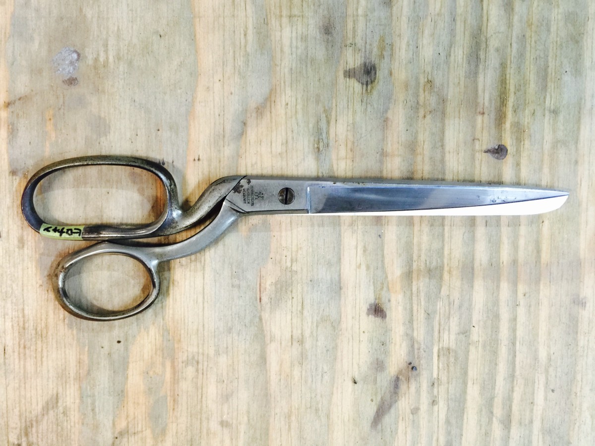 年季物の裁ちばさみ