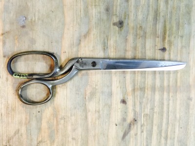 年季物の裁ちばさみ