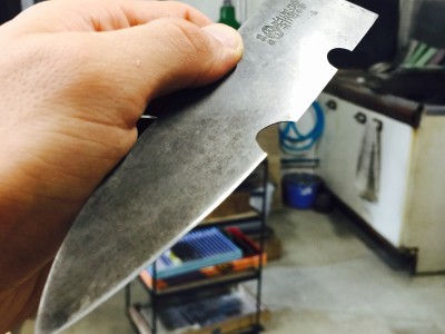 大きい欠け、とゆうか割れています